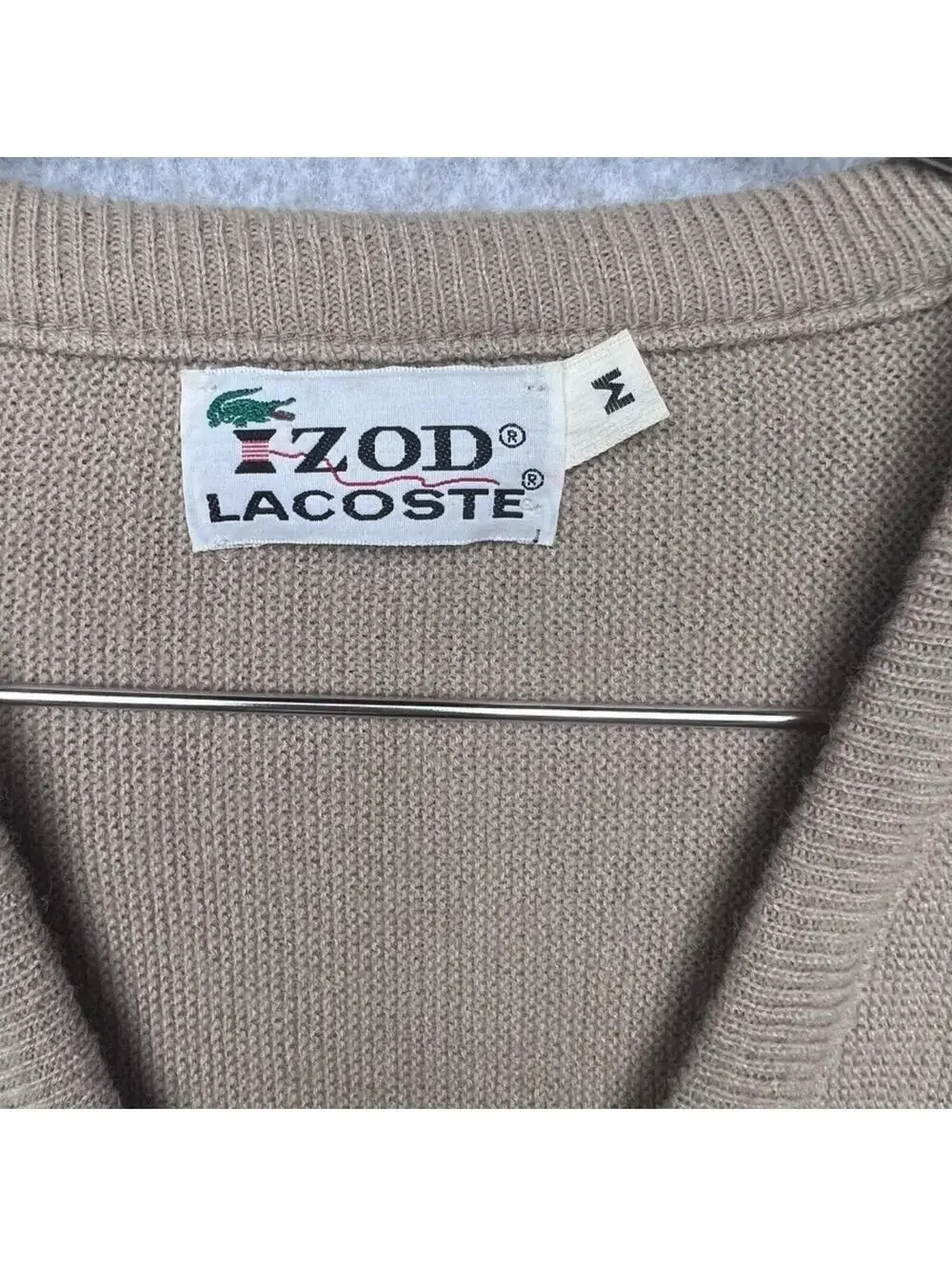 VTG Izod Lacoste Tan V-Neck Sweater M Camel Alligator Logo Old Money Preppy 90s